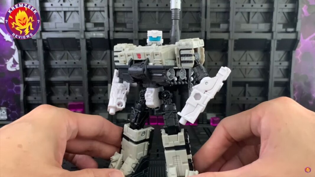 Transformers WFC Kingdom Slammer In Hand Image   (3 of 33)